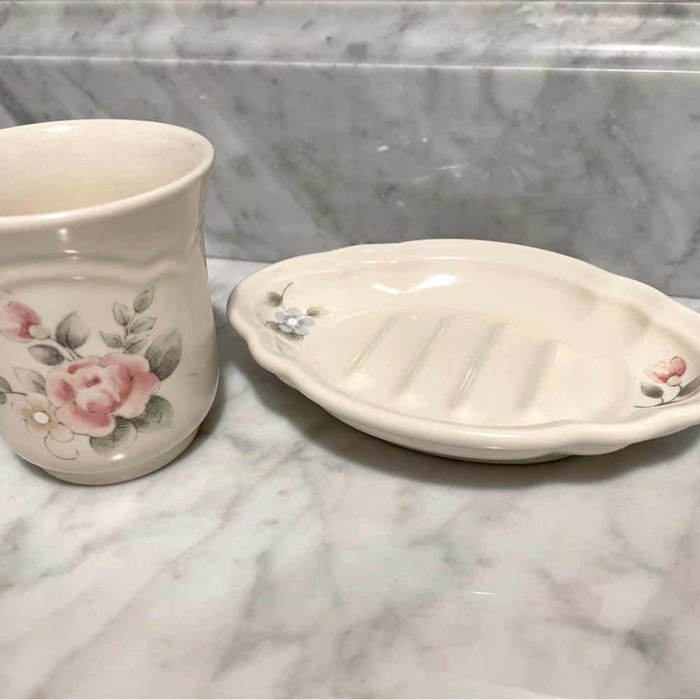 VINTAGE Pfaltzgraff for Aquetta USA bathroom cup and soap dish tea rose pattern